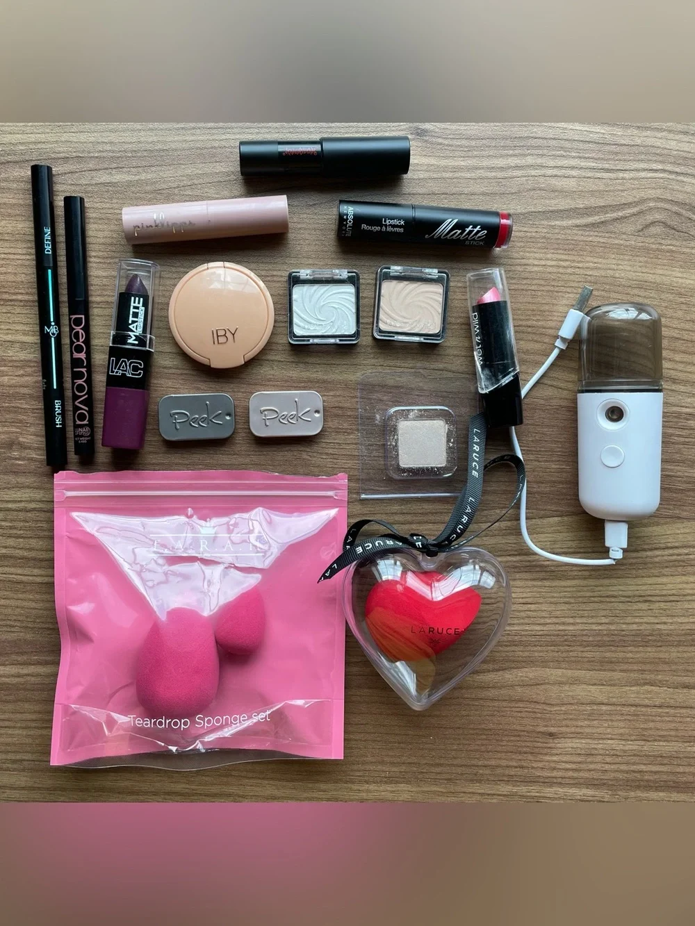 16pc Makeup Lot MoBeauty Pear Nova Peek IBY WnW